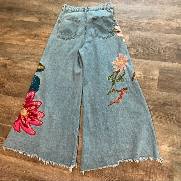 Farm Rio Embroidered Floral Wide-Leg Jeans Raw Hem Flower Bird Size Small - Picture 11 of 15